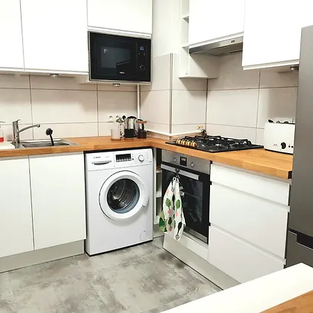 Apartman Wygodny Dwupokojowy Pomiedzy Lotniskiem A Centrum Varsó