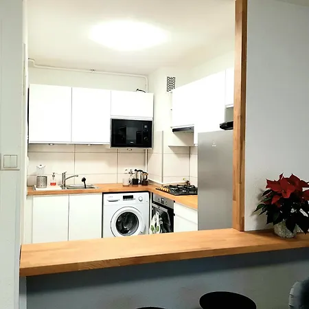 Wygodny Dwupokojowy Pomiedzy Lotniskiem A Centrum Warszawa