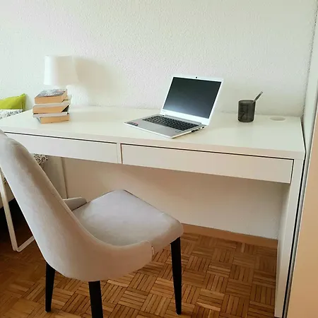 Wygodny Dwupokojowy Pomiedzy Lotniskiem A Centrum Apartman