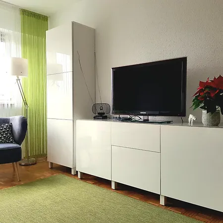 Wygodny Dwupokojowy Pomiedzy Lotniskiem A Centrum Apartman *