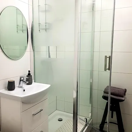 Wygodny Dwupokojowy Pomiedzy Lotniskiem A Centrum