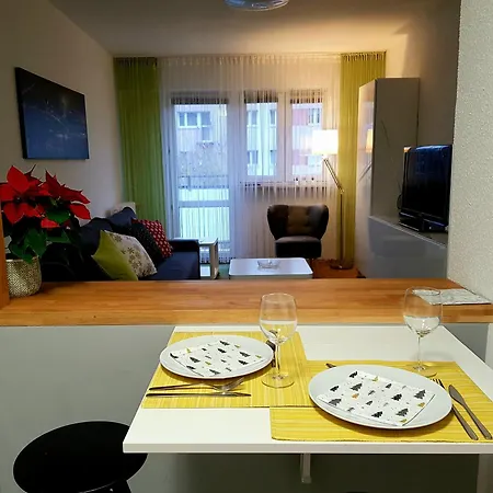 Apartmán Wygodny Dwupokojowy Pomiedzy Lotniskiem A Centrum *