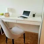 Wygodny Dwupokojowy Pomiedzy Lotniskiem A Centrum Appartamento